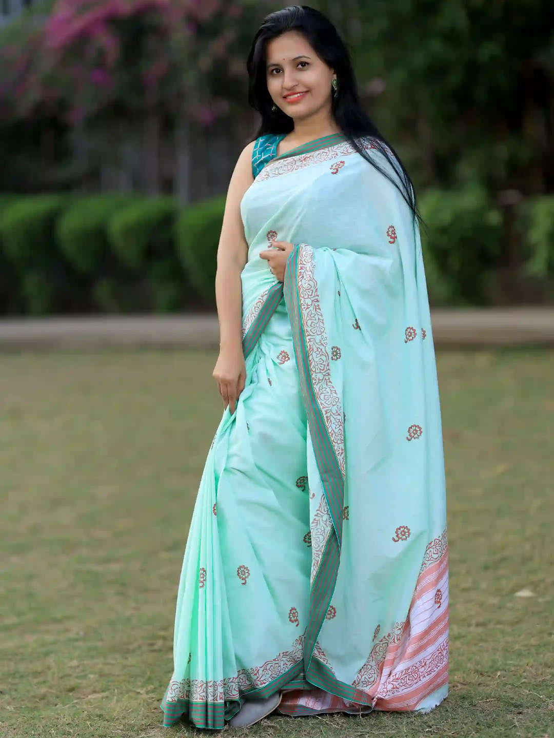 Alikam Khadi Cotton saree in lime green with white slub texture. – Dakshin  Weaves