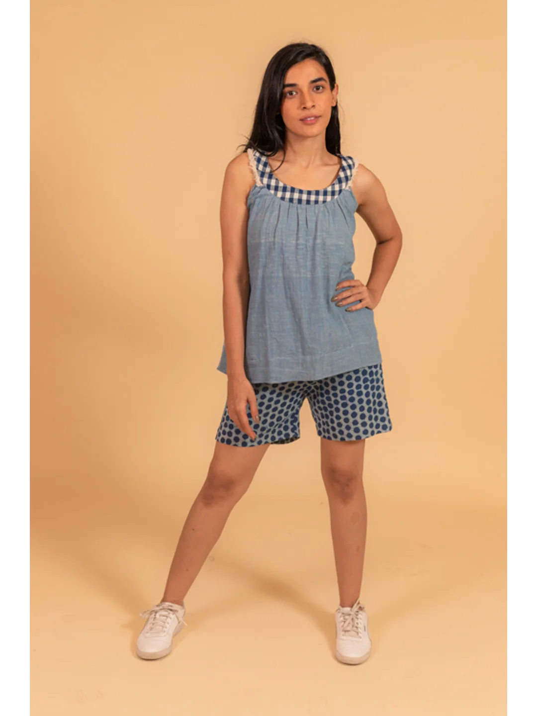 SLEEVLESS CIRCURLAR TOP