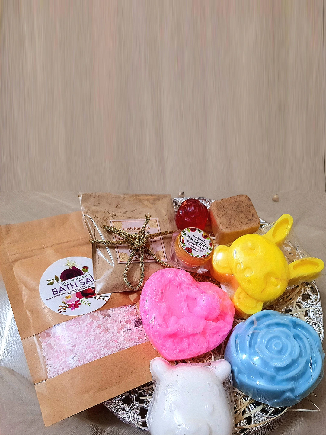 Festive Gift Basket Pack of 8 products